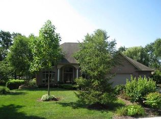 335 W Woodworth Pl, Roselle, IL 60172