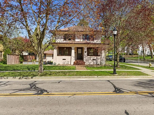 239 South East AVENUE, Waukesha, WI 53186