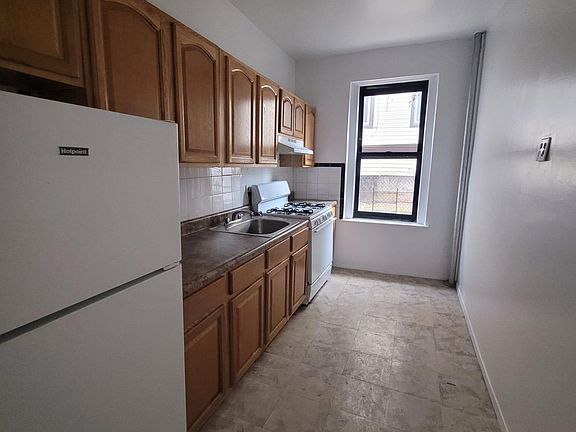 5th image of 1074 Edison Ave