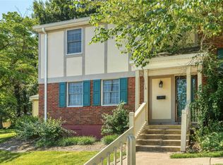 9004 W Swan Cir, Saint Louis, MO 63144