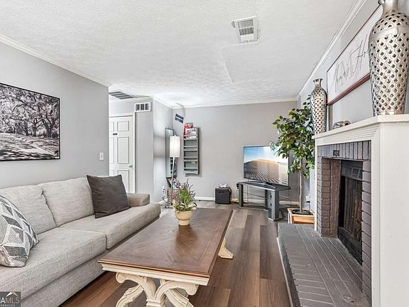 3rd image of 991 Park Gate Pl