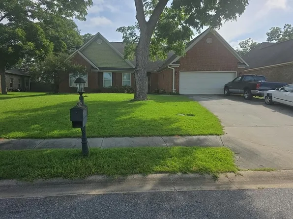 300 Greythorne Dr, Kathleen, GA 31047