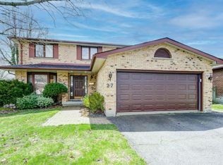 27 Walmer Gdns, London, ON N6G 4H4