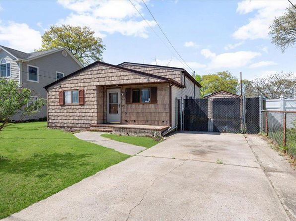 49 5th Street, Ronkonkoma, NY 11779