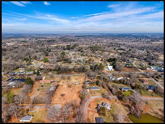 5th image of 2205 Whitehall Rd