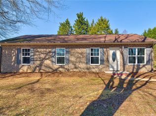 567 Heatherton Ln, Rural Hall, NC 27045