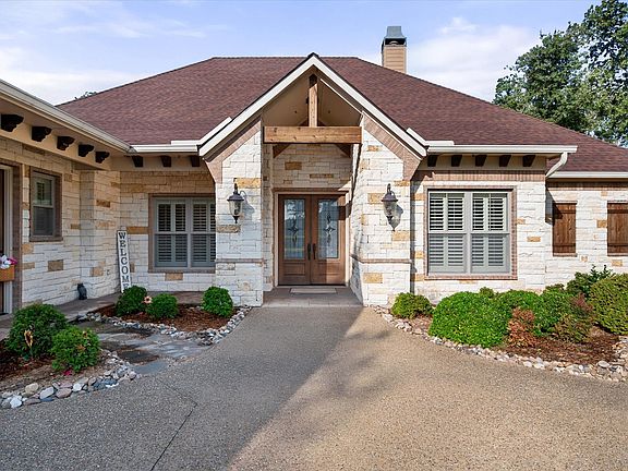 2nd image of 560 Clubhouse Dr