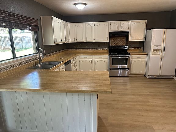 3rd image of 2612 Jenny Ln