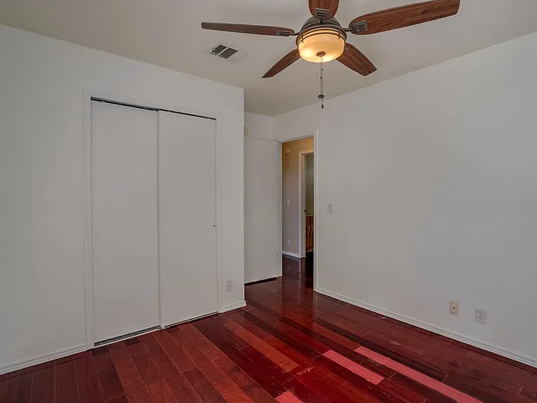 918 Estate Dr — Photo 16