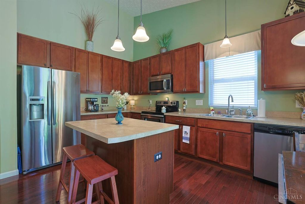 Apartment in Cincinnati, Wetherby Farms, Hill Craft Acres - More