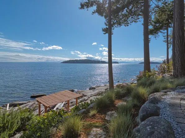 6085 Silverstone Ln, Sechelt, BC V7Z 0T8