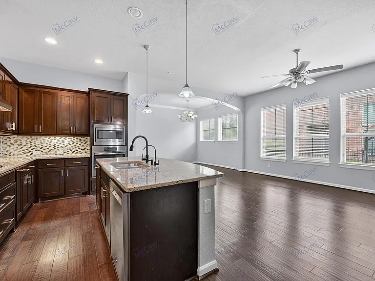 6607 Deleon St — Photo 5