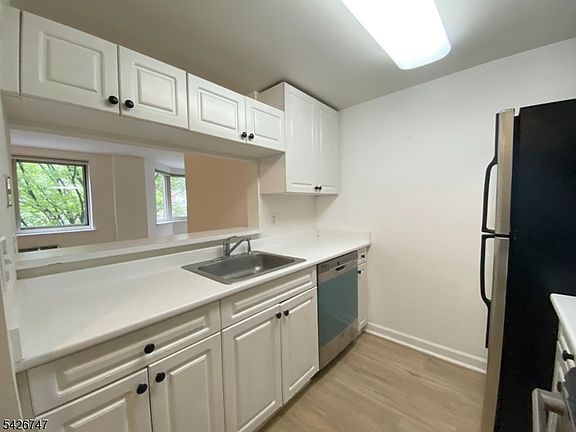 3rd image of 20 2nd St APT 202