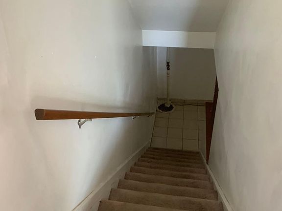 2nd image of 3867 Fairfax St