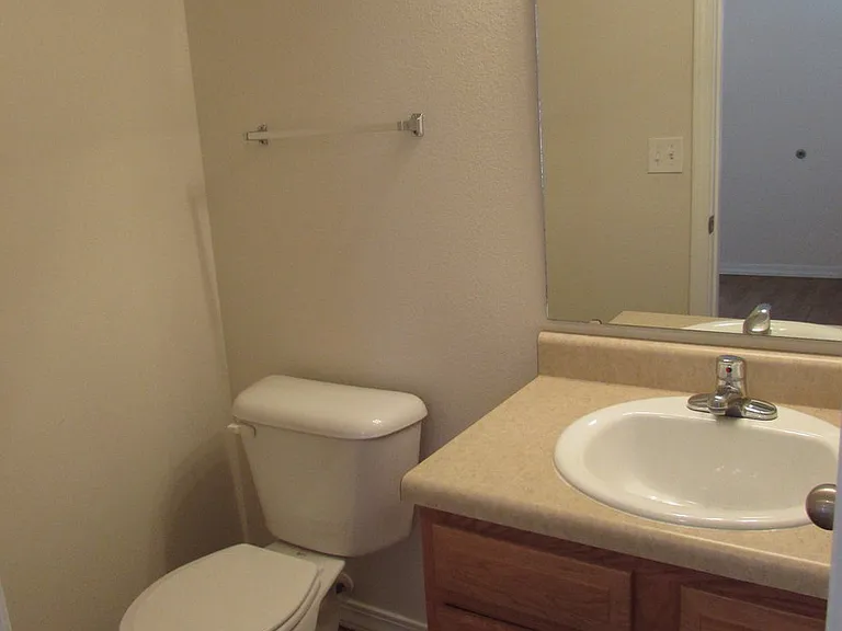 114 Andrews Dr — Photo 3