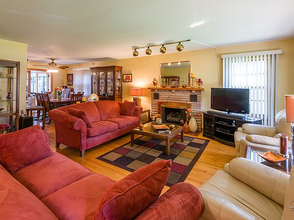 2nd image of 938 Campbell Ave