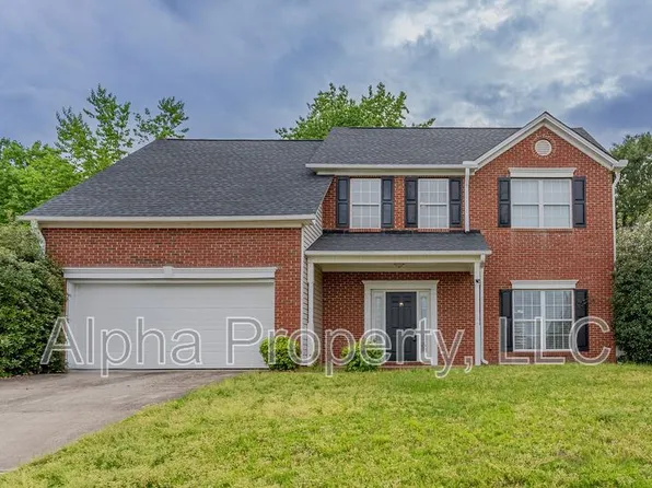 8 Cotter Ln, Greer, SC 29650