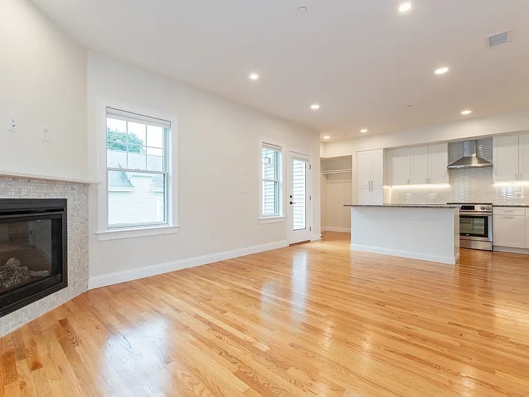210 Adams St #3 — Photo 2