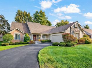 959 Pine Trail Dr, Rochester, MI 48307