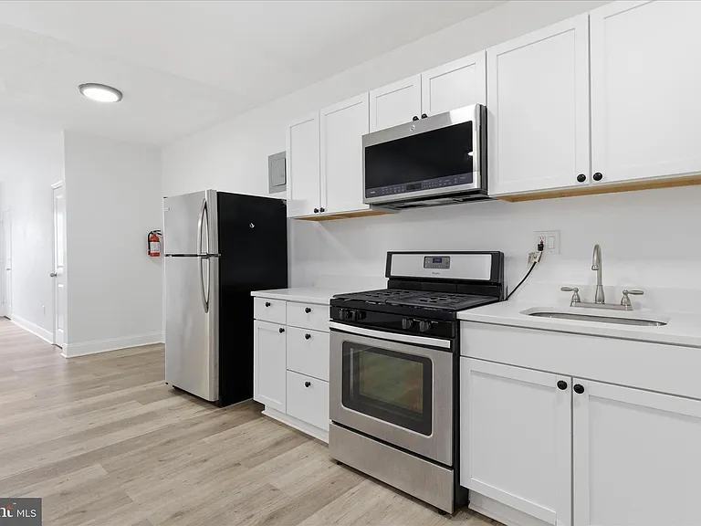 221 20th St NE #3 — Photo 14