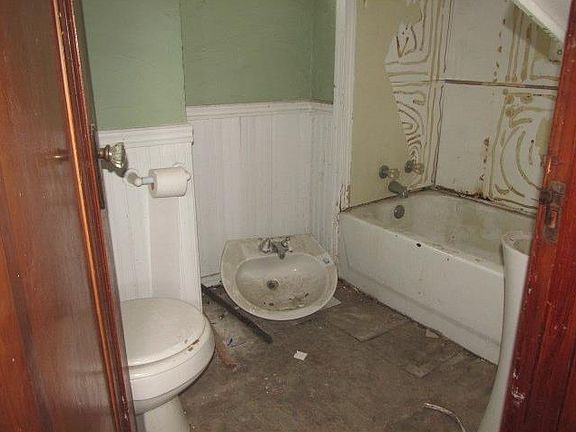 2nd image of 402 McClerge Ave