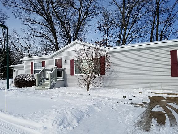 3rd image of 8938 Woods Edge Dr