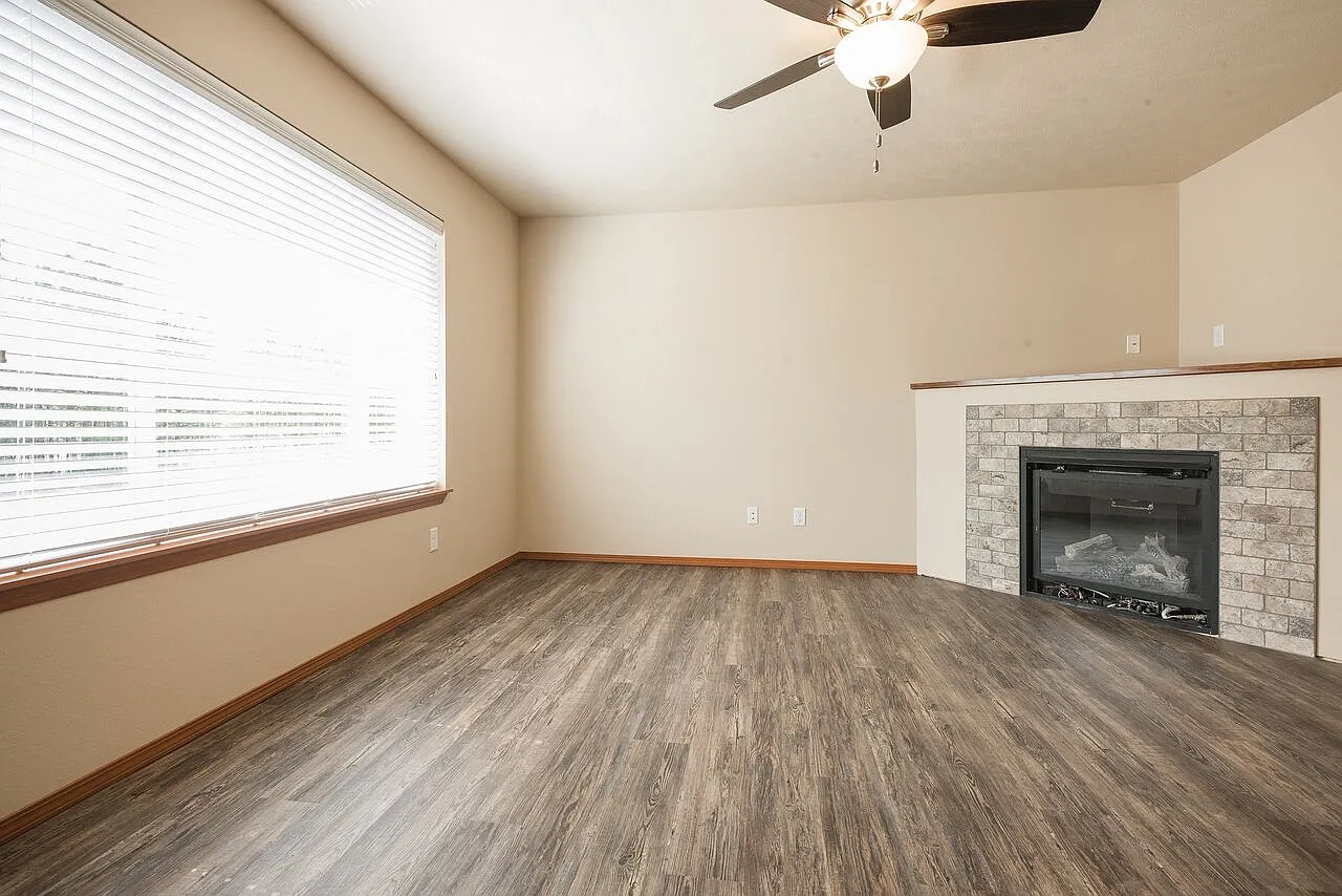 3 bed, 2.5 bath, 1440 sqft, $2,250 — Photo 2