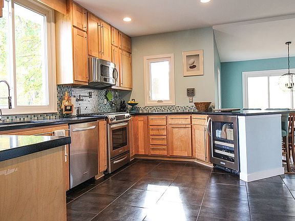 5th image of 4805 Bristol Cir