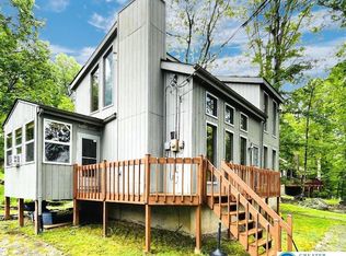 183 Radcliff Rd, Bushkill, PA 18324