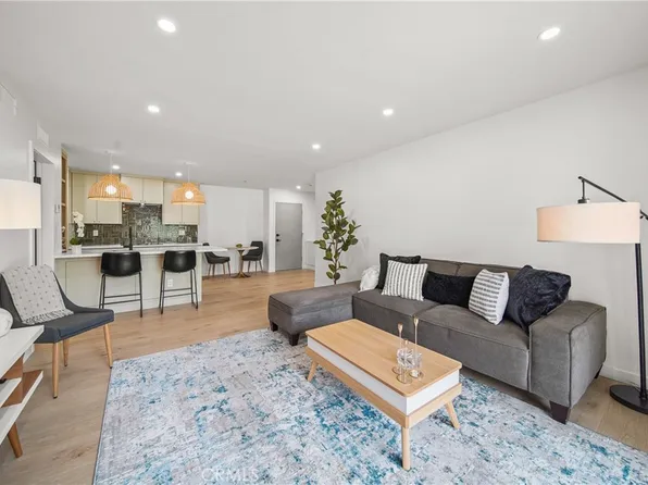 23515 Lyons Ave Unit 215, Santa Clarita, CA 91355