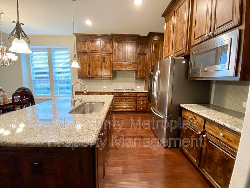 4 bed, 4.0 bath, 3609 sqft, $4,295 — Photo 4