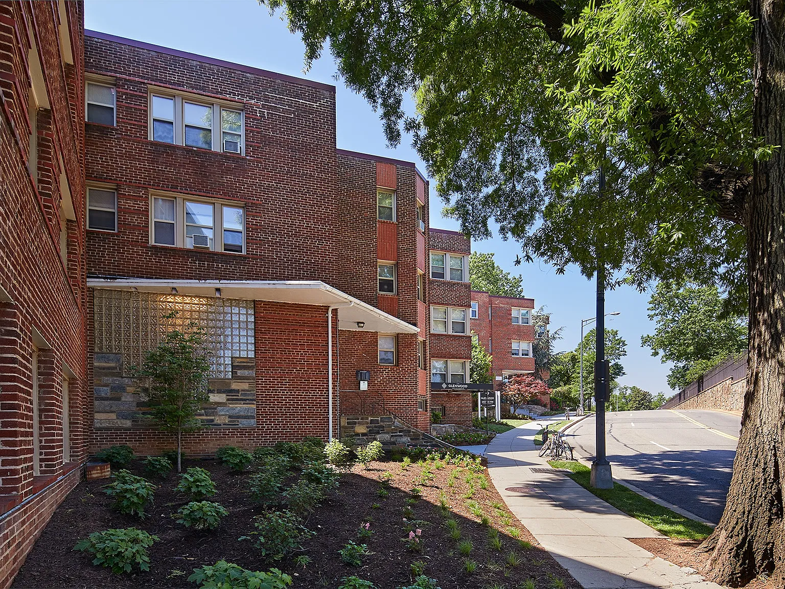 The Glenwood Apartments — Photo 2