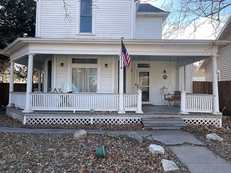 3111 R St — Photo 1