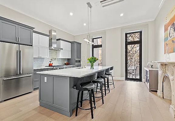 4th image of 23 E 127th St #1
