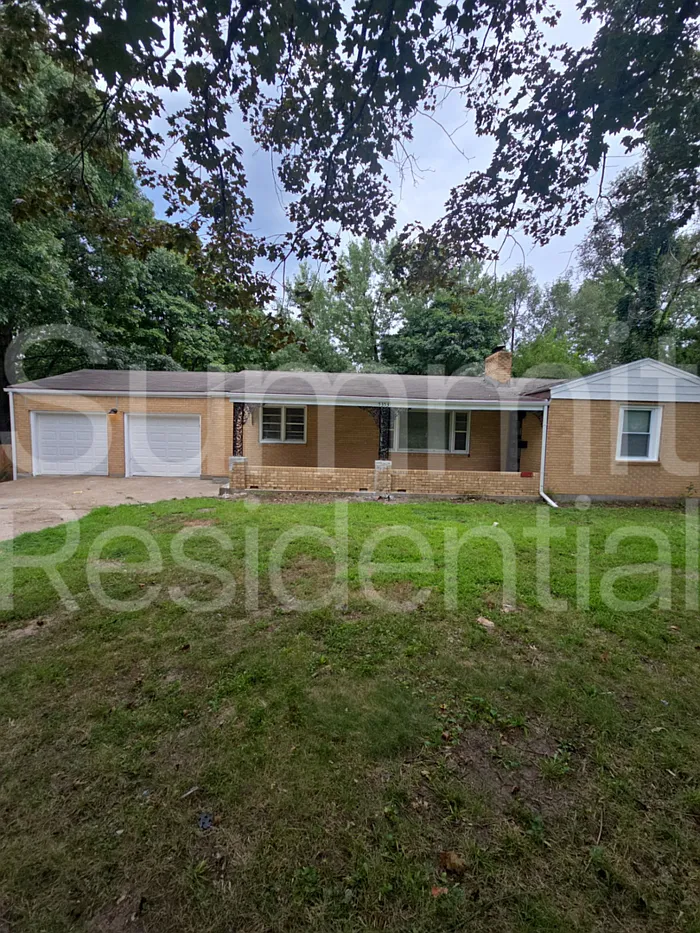 3 bed, 1.0 bath, 1312 sqft, $1,745 — Photo 1