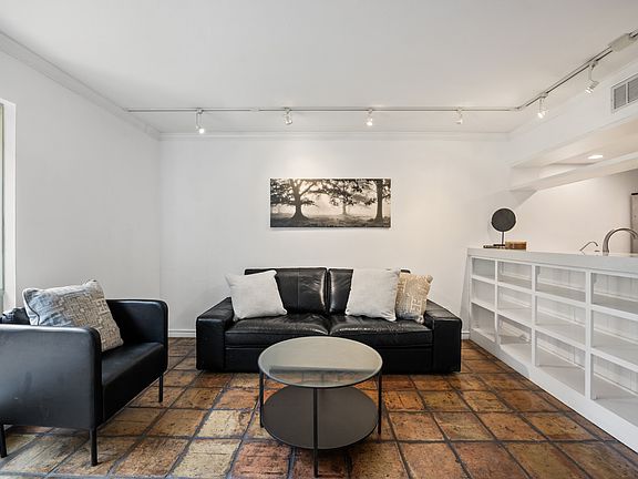4th image of 2710 Douglas Ave APT 108