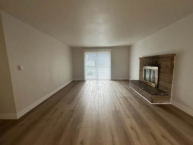 Fully Remodeled 2 Bedroom 1 Bath Units — Photo 18