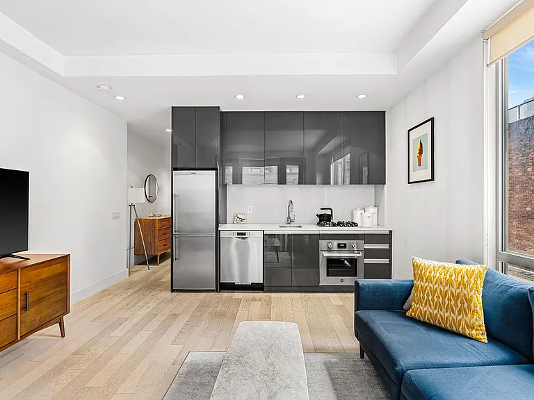 4415 Purves St #3D — Photo 2
