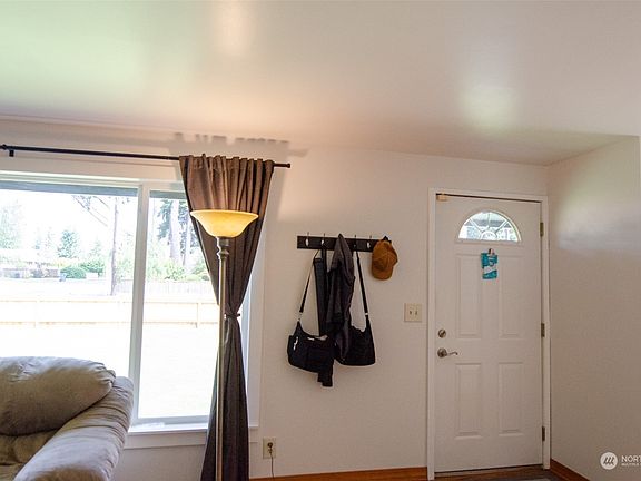 3rd image of 18806 64th Avenue W