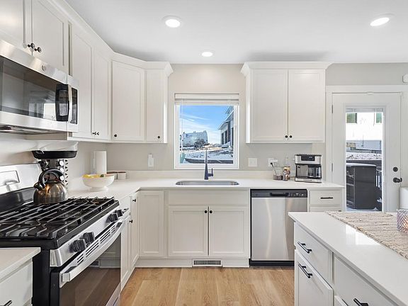 5th image of 8851 Granite Ct