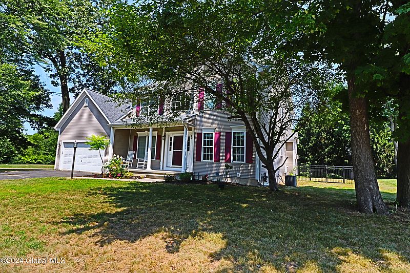 3rd image of 2 Hampshire Pl