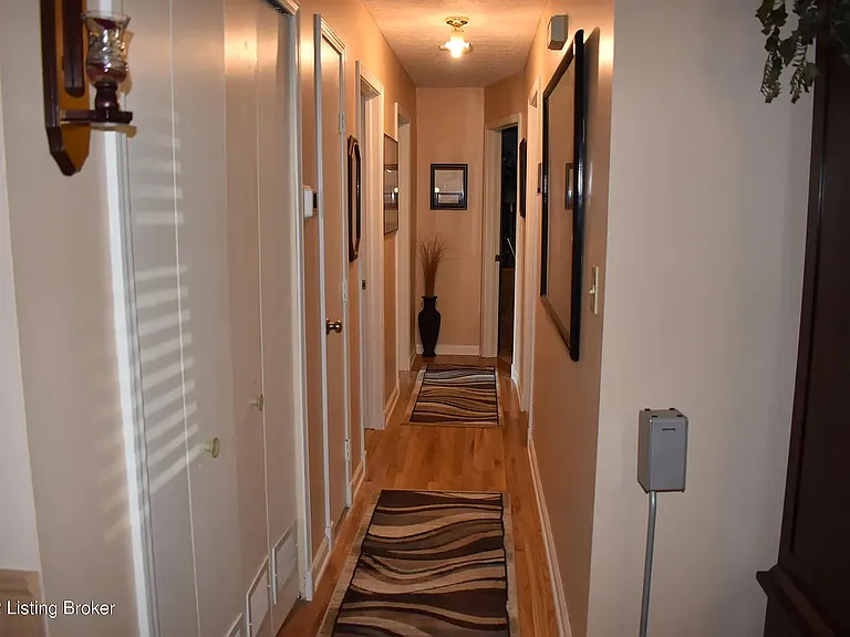 4016 Stony Brook Dr — Photo 2