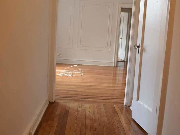 5th image of 2815 34th St APT 6H
