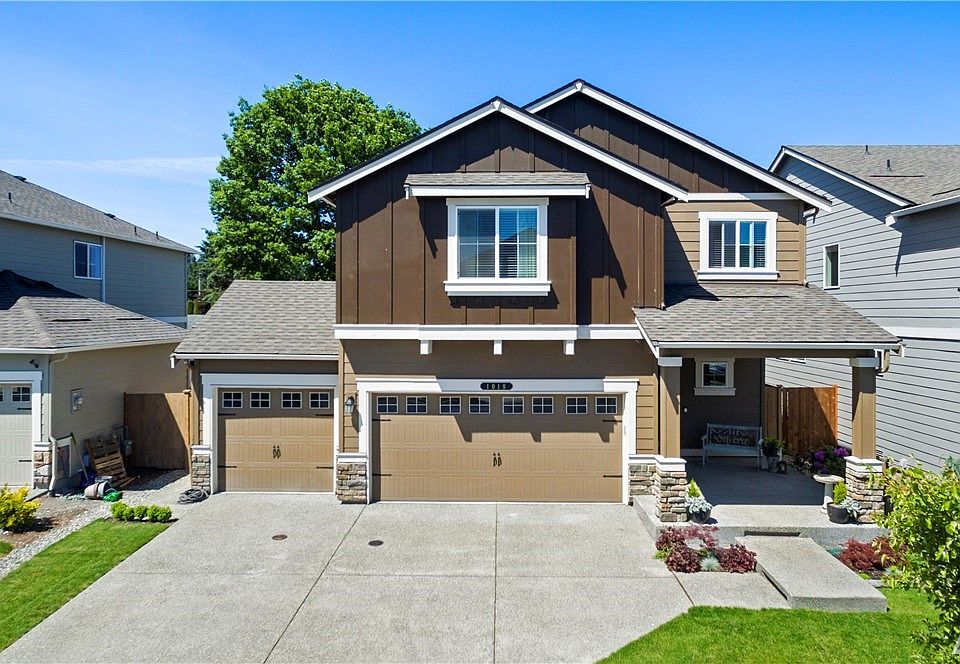 Like New this DR Horton home is 2360 sq. ft. with 4 bedrooms plus a bonus room.