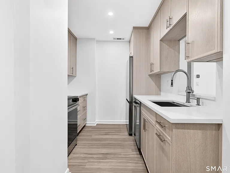 1500 Bedford St #202 — Photo 5