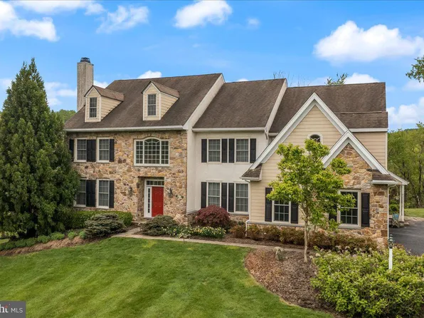3 Overlook Cir, West Chester, PA 19382