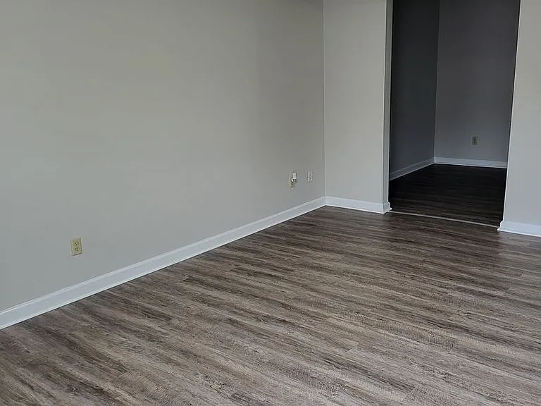 102 Kayla Dr — Photo 5