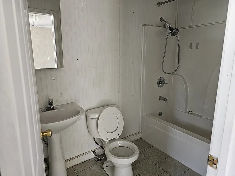 208 Chestnut Dr — Photo 8