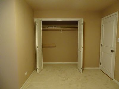 5th image of 626 W Aldine Ave