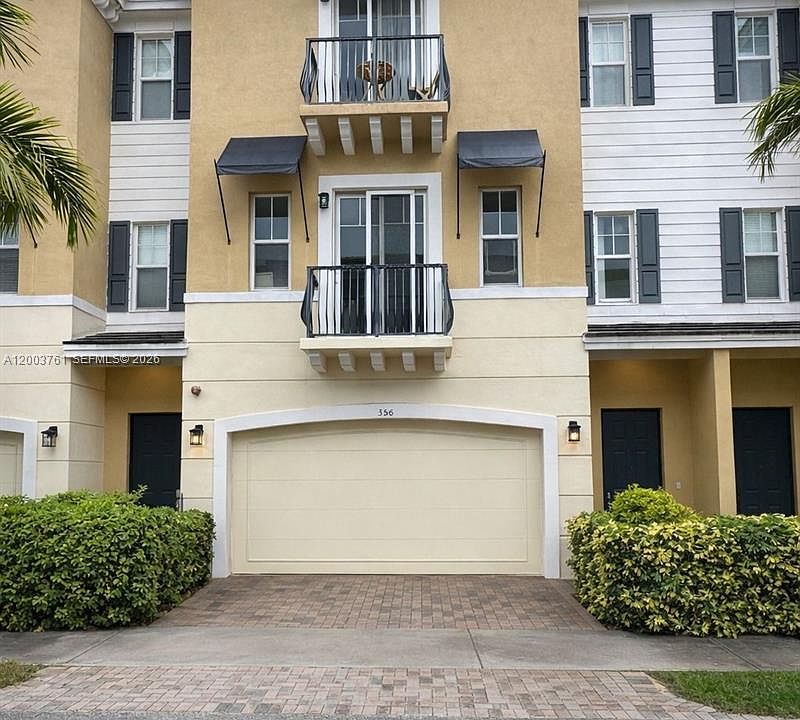 1st image of 556 NW 39th Cir